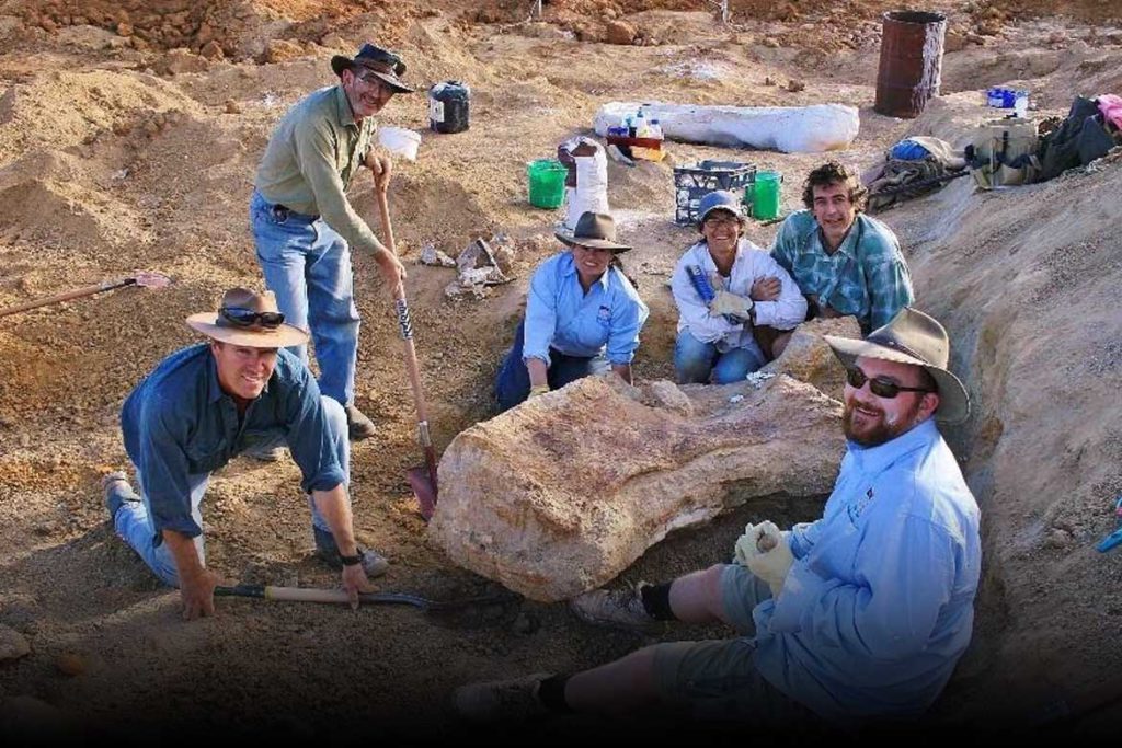 The team excavate the pelvis of ‘Cooper’ on the 2007 dinosaur dig.